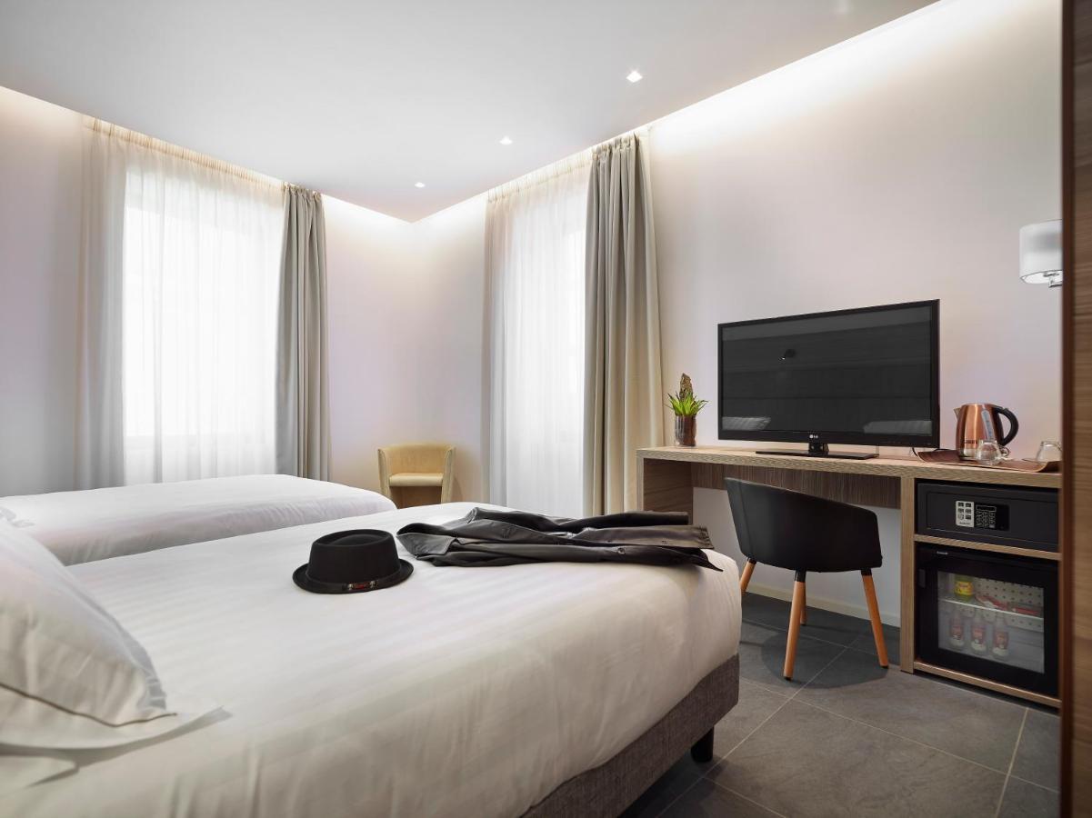 Quarto com Cama de Casal ou 2 de Solteiro e Varanda