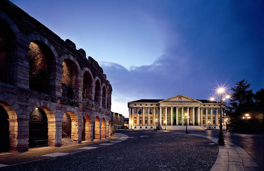 Escalus Luxury Suites Verona-1